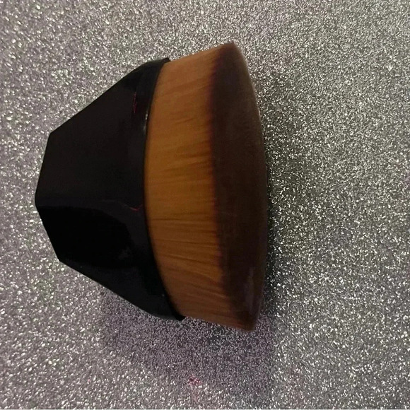 Brand new makeup brush 😮‍💨 - Picture 4 of 7